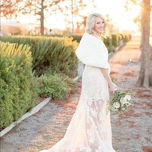 New without tags. Women's Faux Fur Shawl Stoles Wrap for Bridal/Wedding/Party